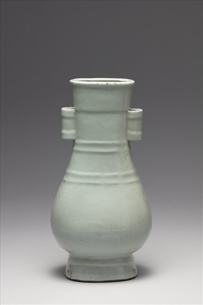 龍泉窯 青瓷弦紋貫耳壺