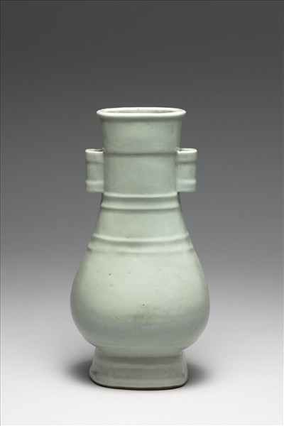 龍泉窯 青瓷弦紋貫耳壺