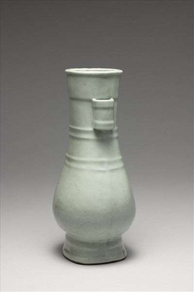 龍泉窯 青瓷弦紋貫耳壺