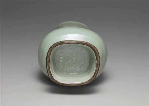 龍泉窯 青瓷弦紋貫耳壺