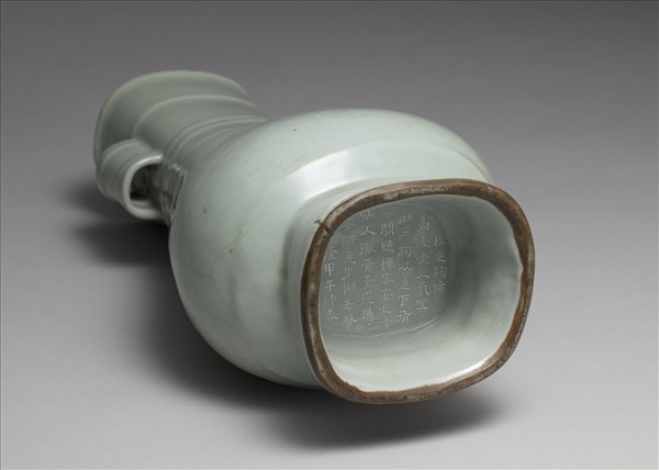 龍泉窯 青瓷弦紋貫耳壺