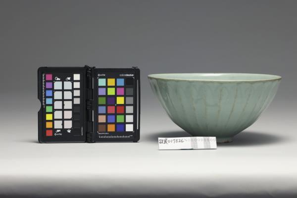 龍泉窯 青瓷蓮瓣紋碗