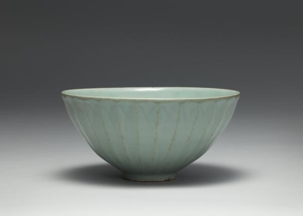 龍泉窯 青瓷蓮瓣紋碗