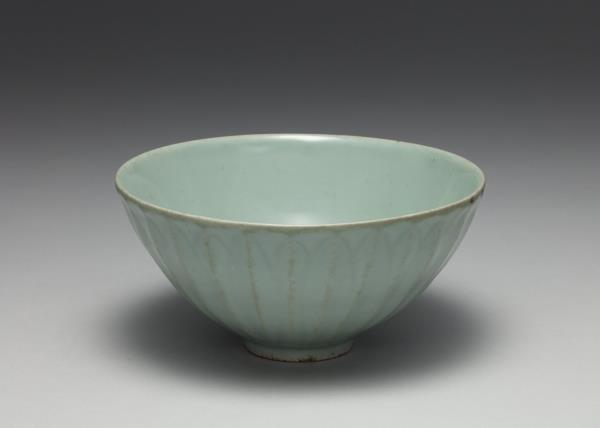 龍泉窯 青瓷蓮瓣紋碗