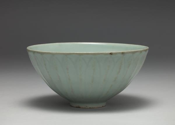 龍泉窯 青瓷蓮瓣紋碗
