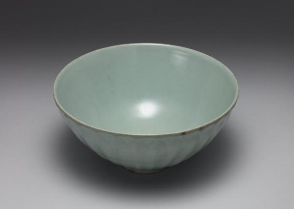 龍泉窯 青瓷蓮瓣紋碗