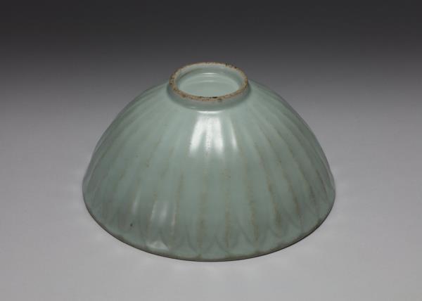 龍泉窯 青瓷蓮瓣紋碗