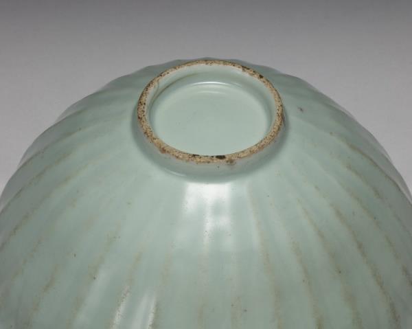 龍泉窯 青瓷蓮瓣紋碗