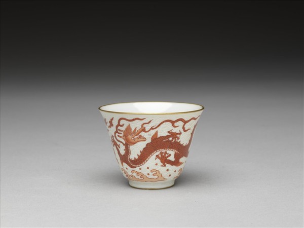 紅彩描金雲龍紋杯