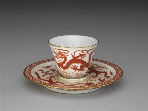 紅彩描金雲龍紋盤