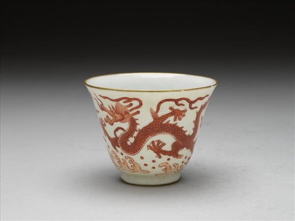 紅彩描金雲龍紋杯