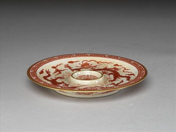紅彩描金雲龍紋盤