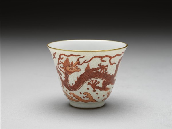 紅彩描金雲龍紋杯