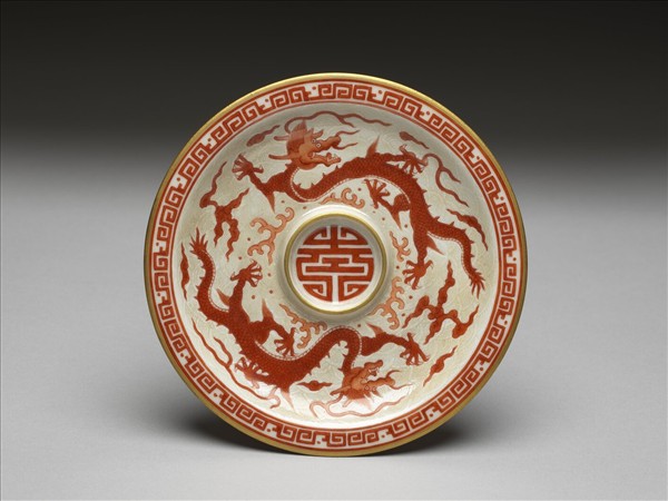 紅彩描金雲龍紋盤