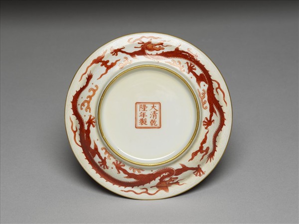 紅彩描金雲龍紋盤