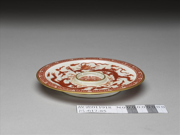 紅彩描金雲龍紋盤