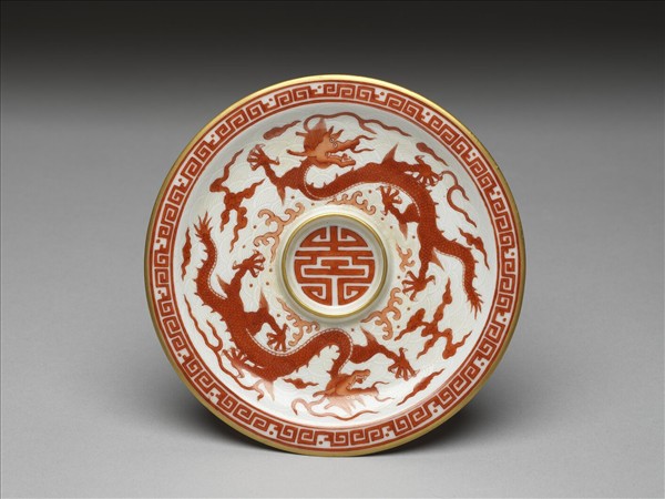 紅彩描金雲龍紋盤