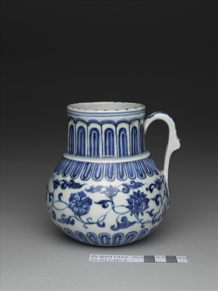 青花纏枝花卉紋花澆