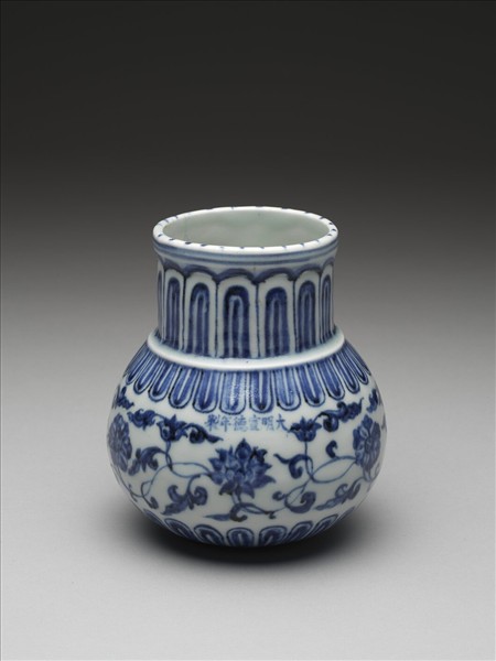 青花纏枝花卉紋花澆