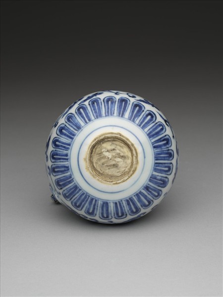 青花纏枝花卉紋花澆