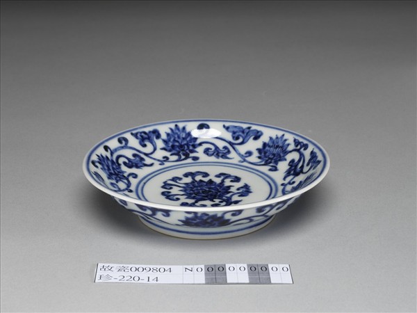 青花番蓮紋碟