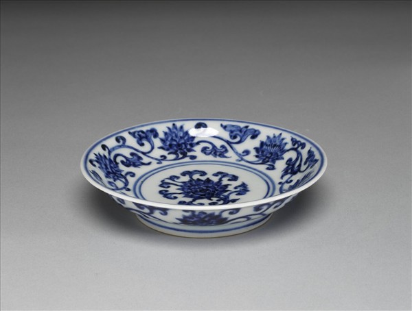 青花番蓮紋碟