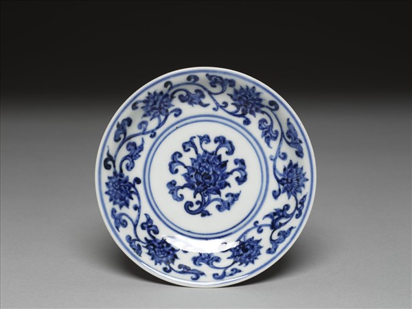 青花番蓮紋碟