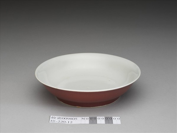 霽紅釉白裡盤