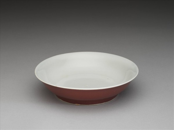 霽紅釉白裡盤