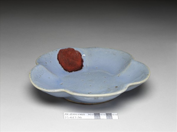 仿鈞釉梅花式盤