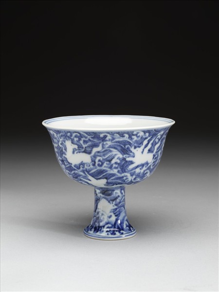青花海獸紋高足碗