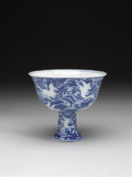 青花海獸紋高足碗