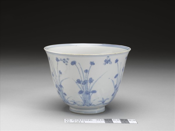 青花蓮塘鴛鴦紋仰鐘式碗