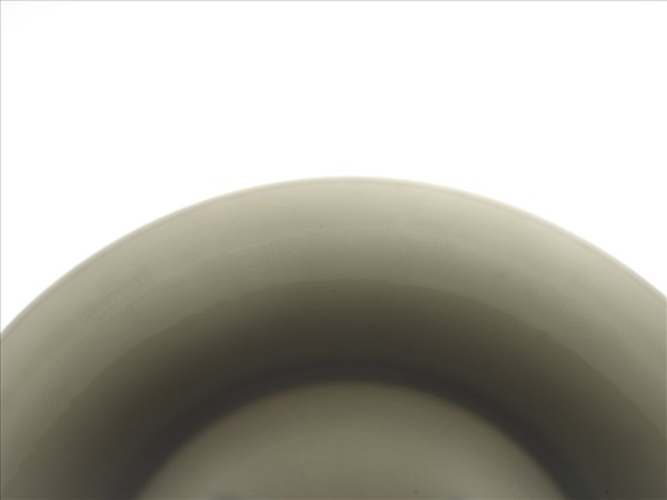 甜白釉番蓮八寶團壽紋盤