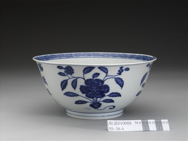 青花花果紋碗