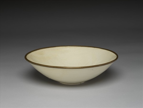 定窯 白瓷劃花蓮花紋碗