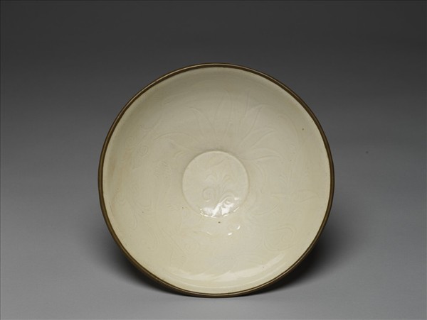定窯 白瓷劃花蓮花紋碗