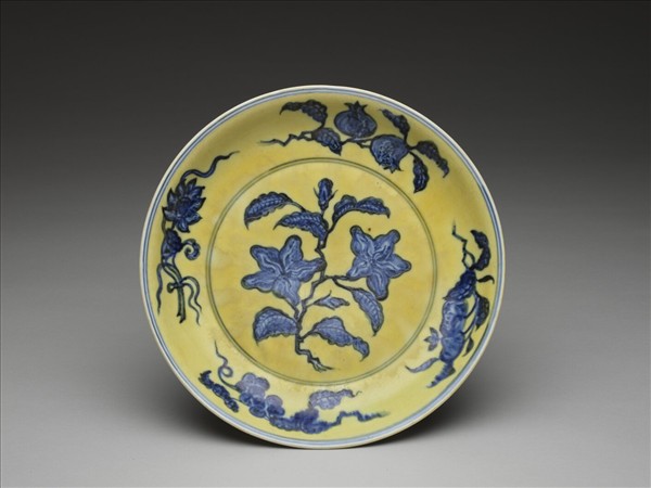 黃釉青花花果紋盤