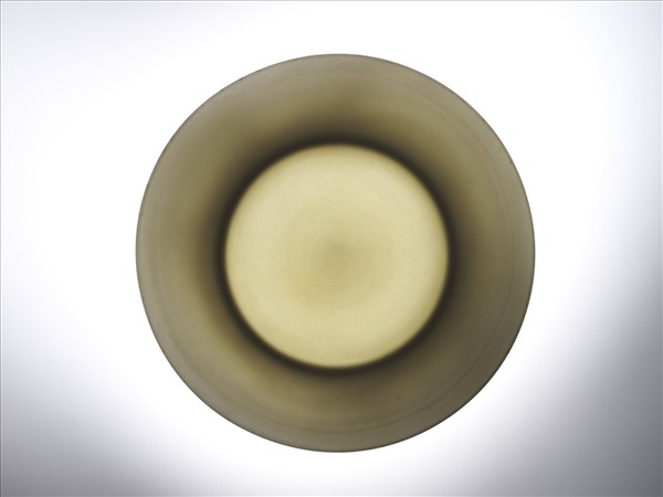 甜白釉番蓮八寶團壽紋盤