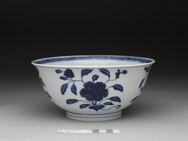 青花花果紋碗