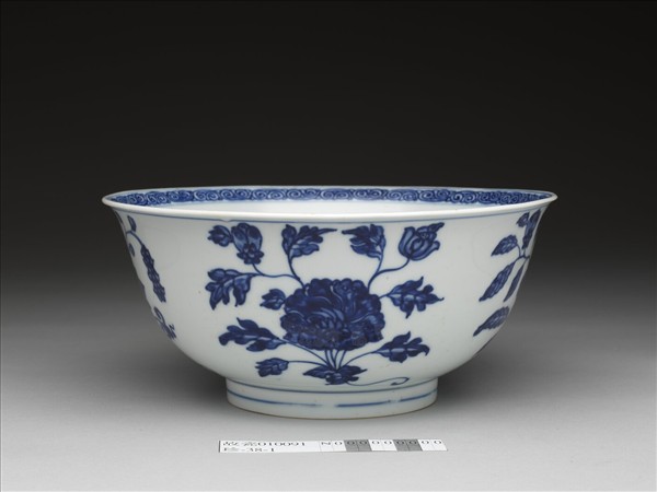 青花花果紋碗