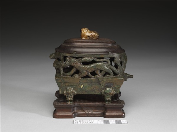 銅四神獸染爐