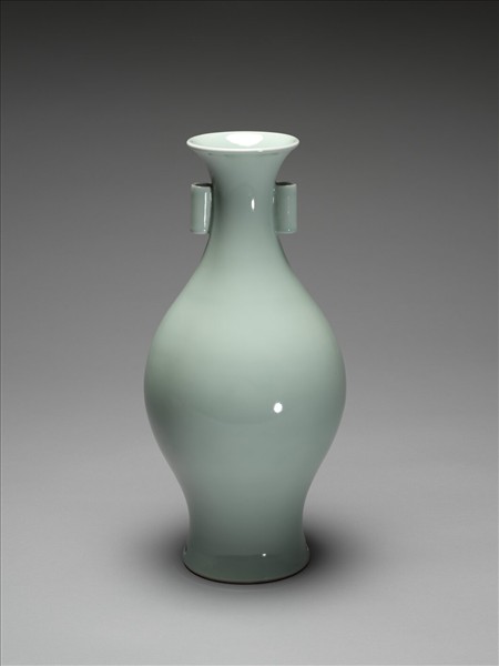 冬青釉貫耳瓶