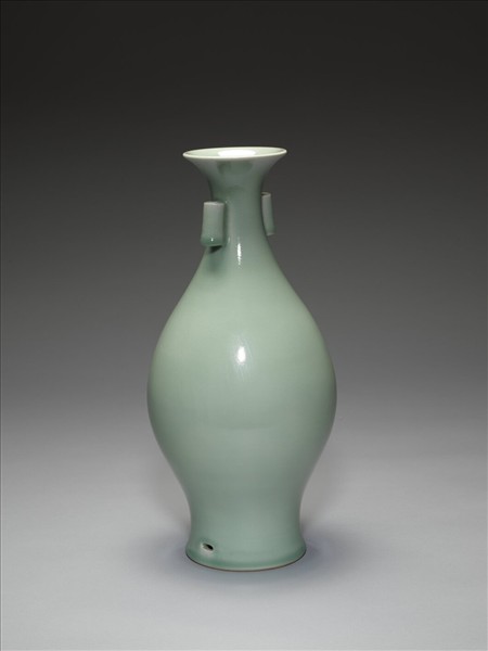 冬青釉貫耳瓶