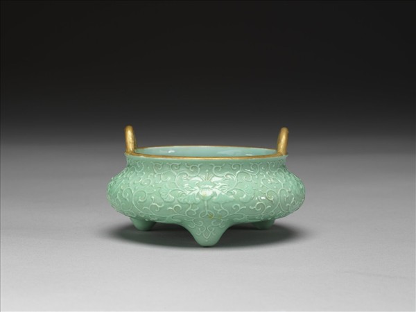 松綠釉番蓮爐