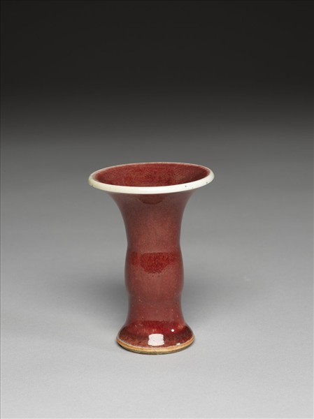 霽紅釉觚