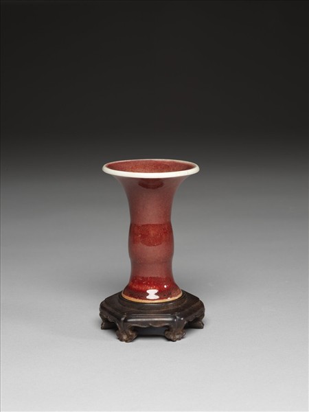 霽紅釉觚