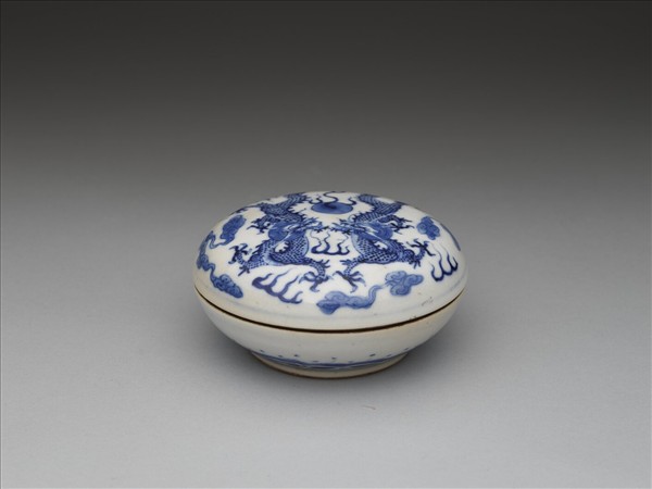 青花雙龍戲珠紋印泥盒