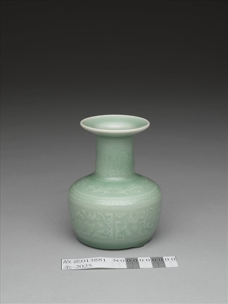 青瓷夔紋盤口瓶