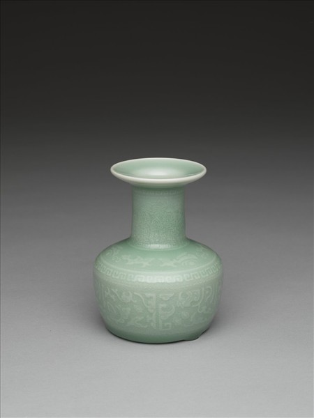 青瓷夔紋盤口瓶